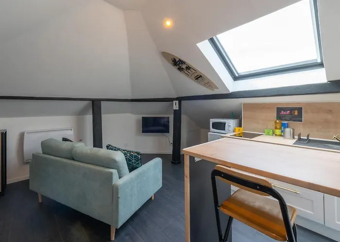 G Quai De L Alma Апартаменты *